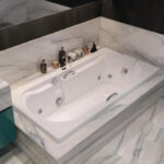 Banheira Com Hidro Habitare Com Pé Hb17090a Branco 170×90 – Jacuzzi - Santa Cruz Acabamentos